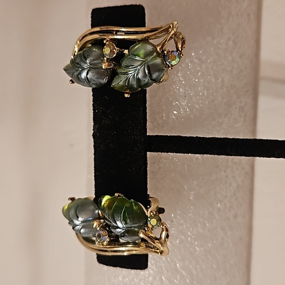STAR Brand Grey Green Lucite Leaves & AB Rhinestone on Goldtone Clip-on Earring - Picture 1 of 5